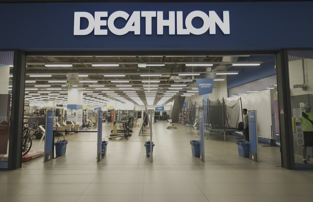 tienda de ropa deportiva decathlon envigado