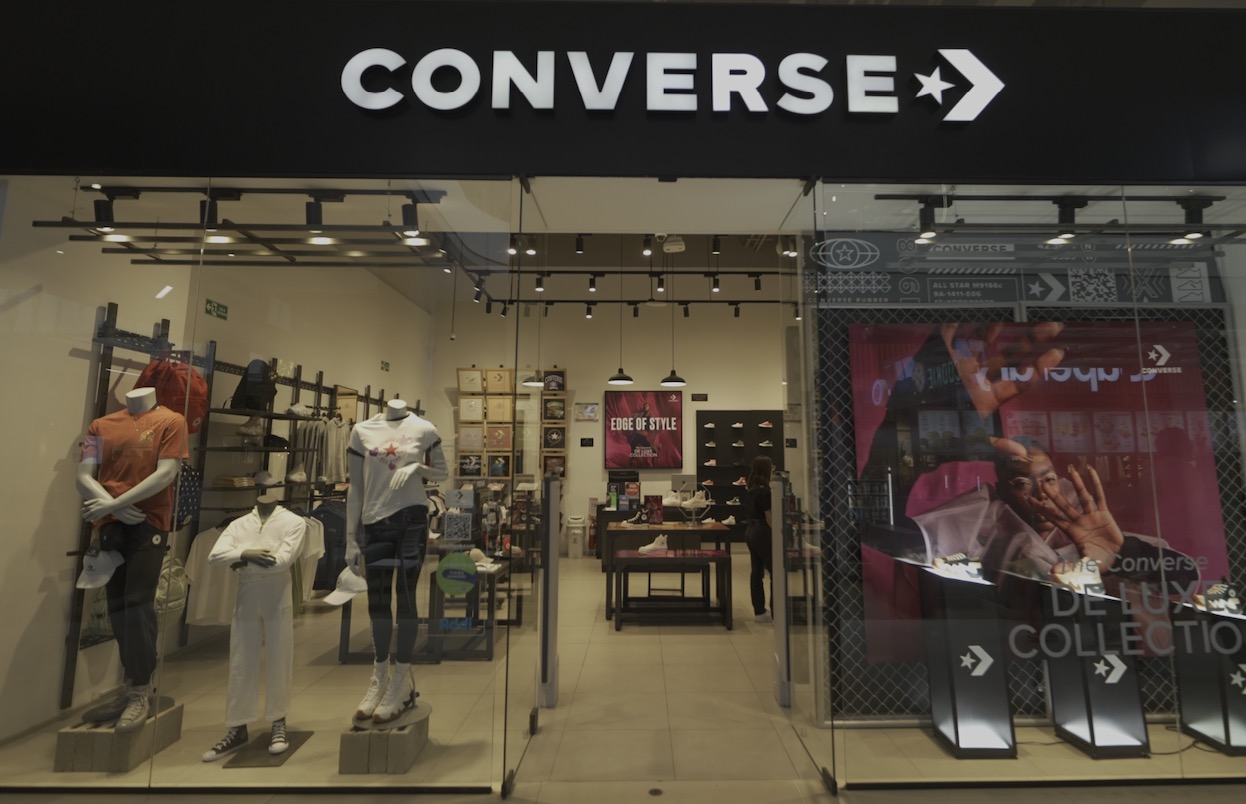 tienda de zapatos en envigado converse